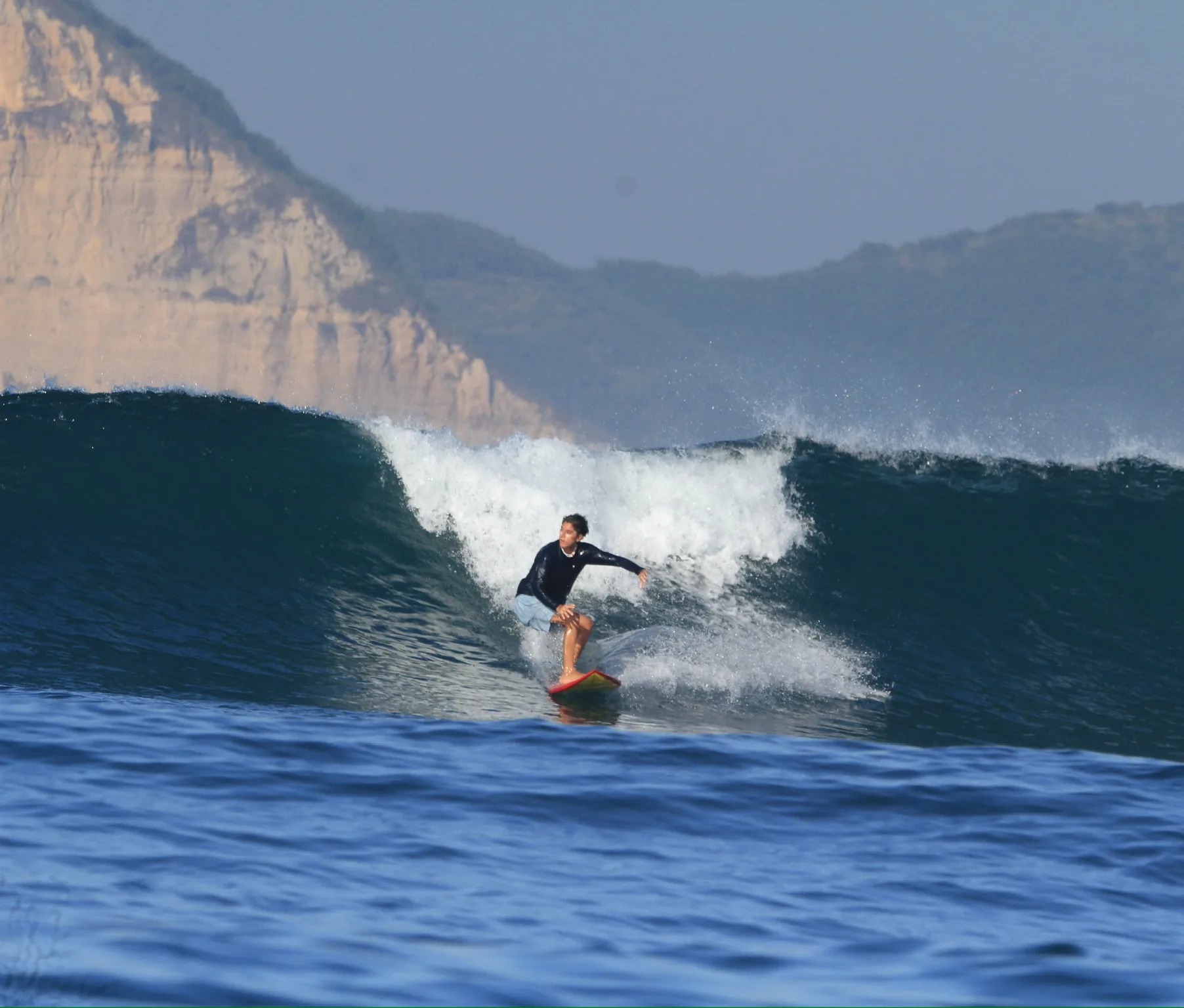 Emanuele Enciso surfing